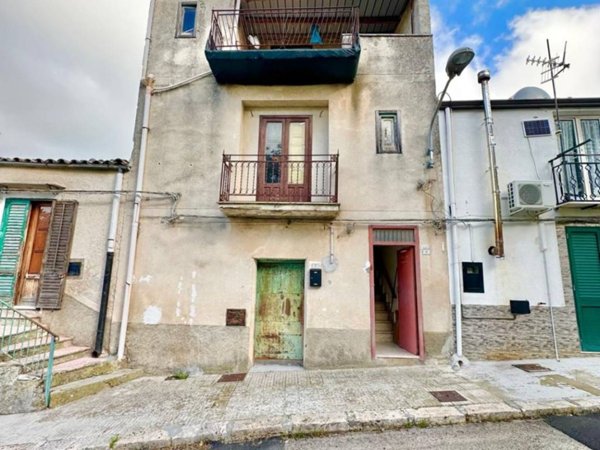 casa indipendente in vendita a Chiusa Sclafani
