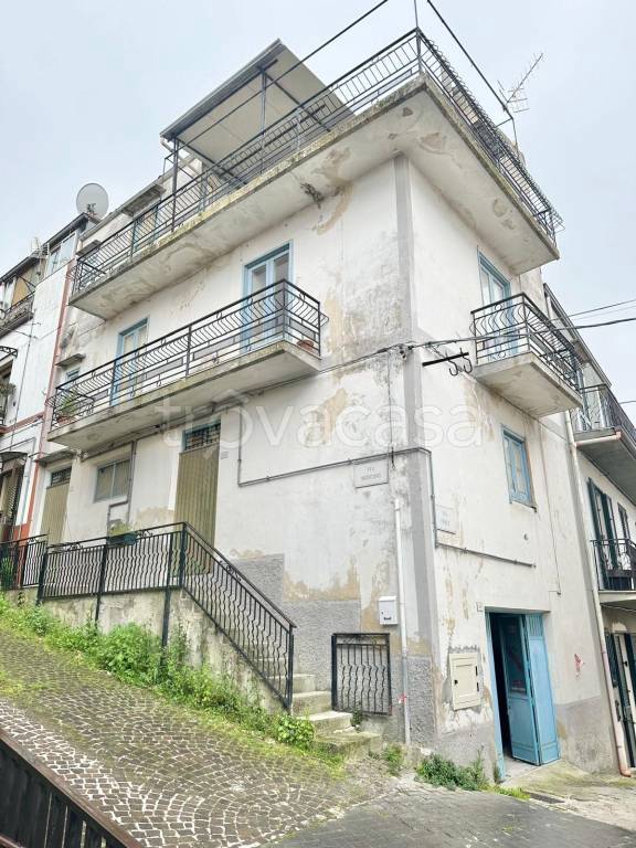 casa indipendente in vendita a Chiusa Sclafani