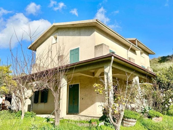 casa indipendente in vendita a Chiusa Sclafani