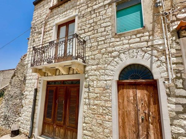 casa indipendente in vendita a Chiusa Sclafani