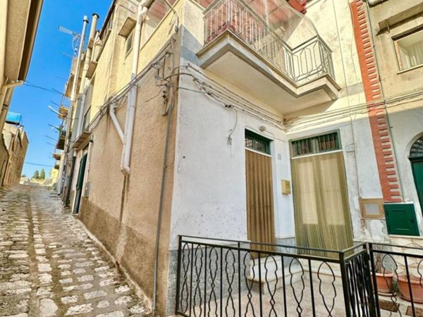 casa indipendente in vendita a Chiusa Sclafani