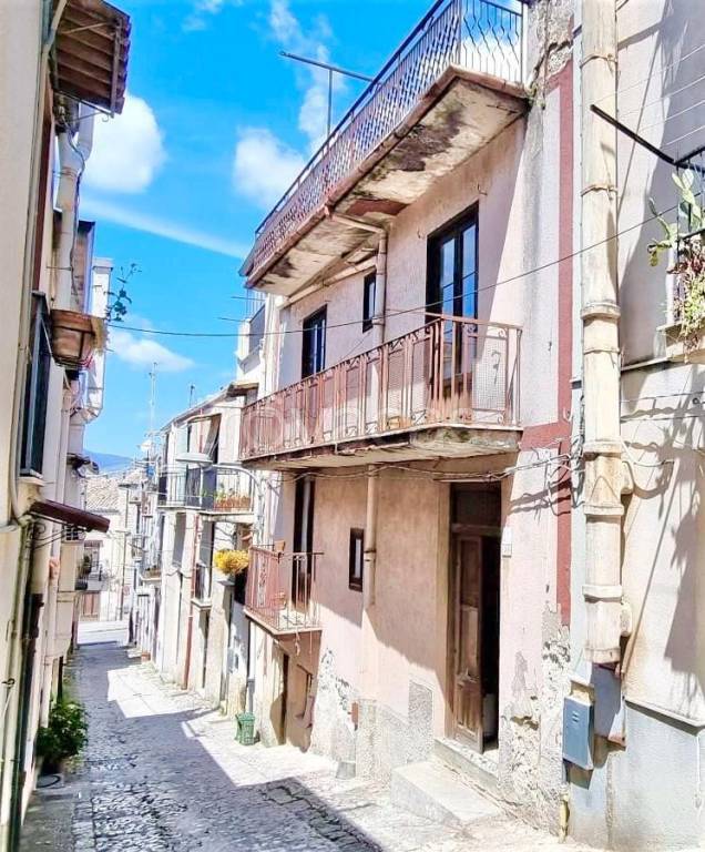 casa indipendente in vendita a Chiusa Sclafani