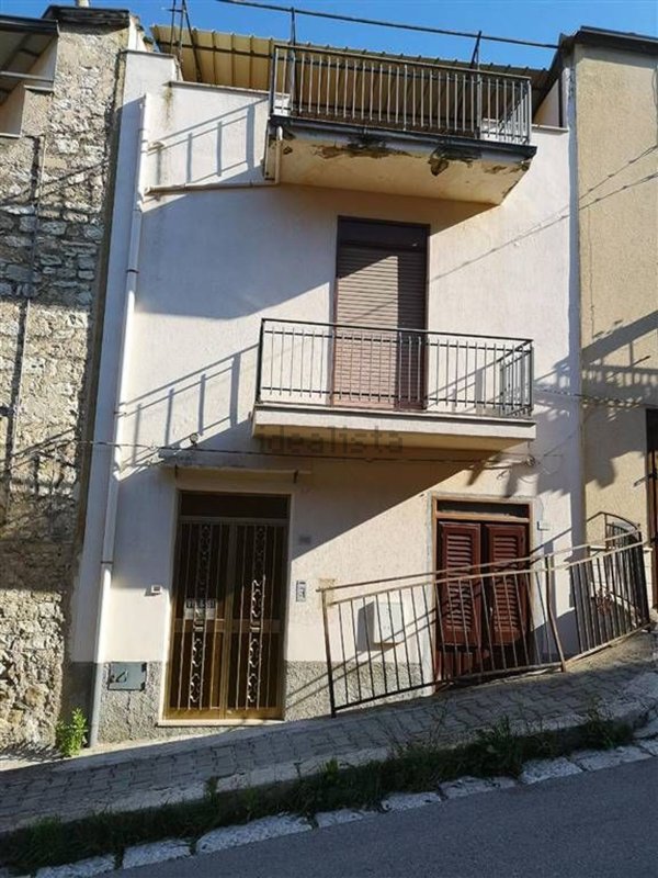 pentavano in vendita a Chiusa Sclafani