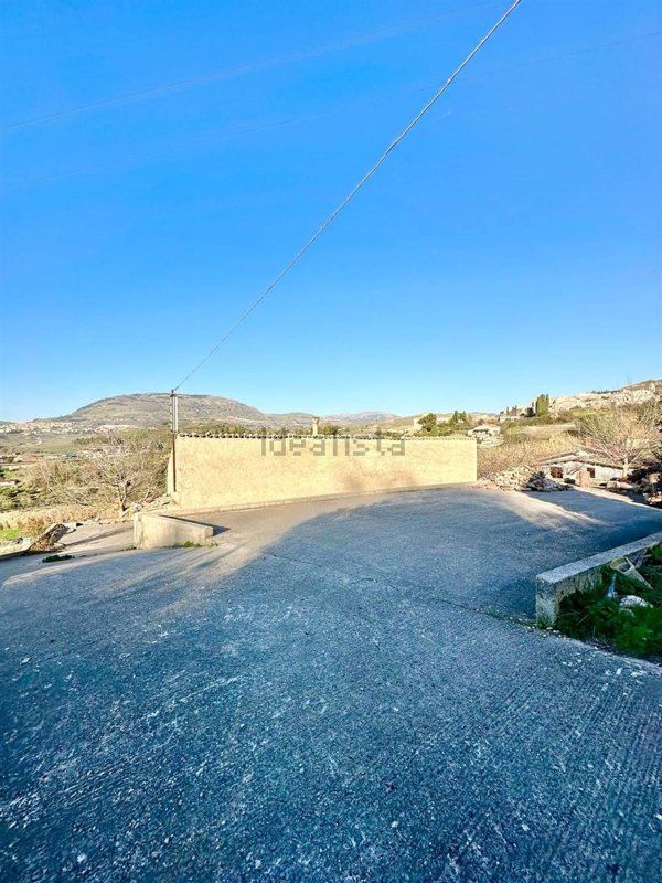 casa indipendente in vendita a Chiusa Sclafani