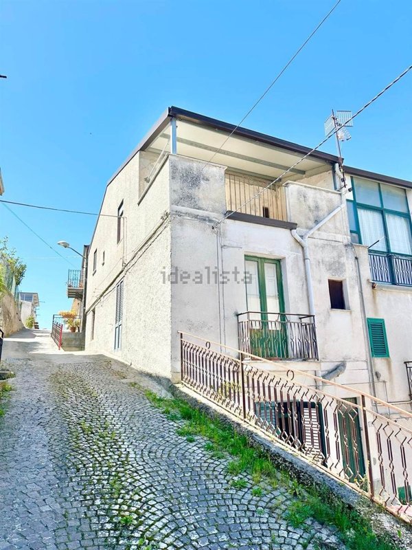 casa indipendente in vendita a Chiusa Sclafani