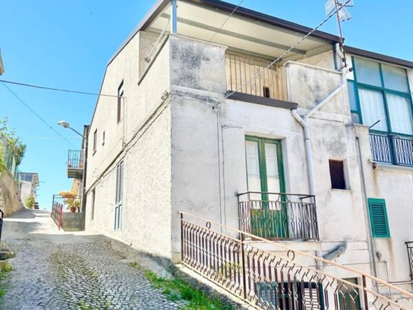 casa indipendente in vendita a Chiusa Sclafani