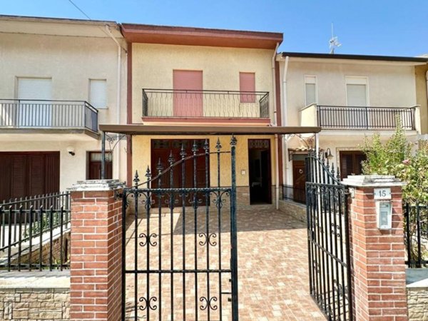 casa indipendente in vendita a Chiusa Sclafani