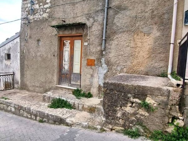 casa indipendente in vendita a Chiusa Sclafani