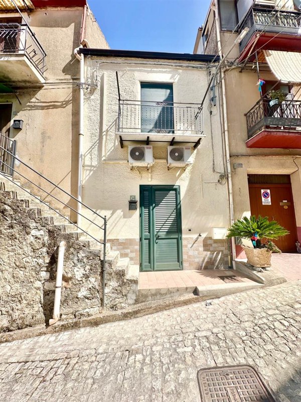 casa indipendente in vendita a Chiusa Sclafani