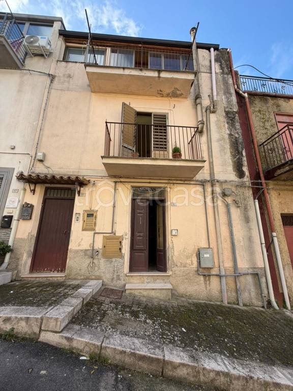 casa indipendente in vendita a Chiusa Sclafani
