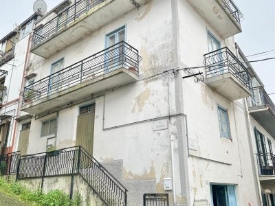 casa indipendente in vendita a Chiusa Sclafani
