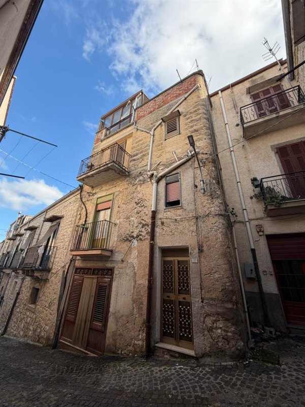 casa indipendente in vendita a Chiusa Sclafani