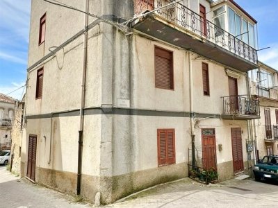 casa indipendente in vendita a Chiusa Sclafani