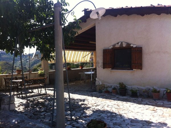 casa indipendente in vendita a Chiusa Sclafani