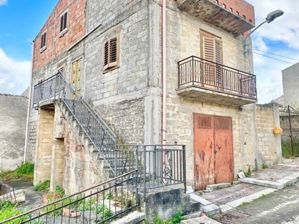 casa indipendente in vendita a Chiusa Sclafani