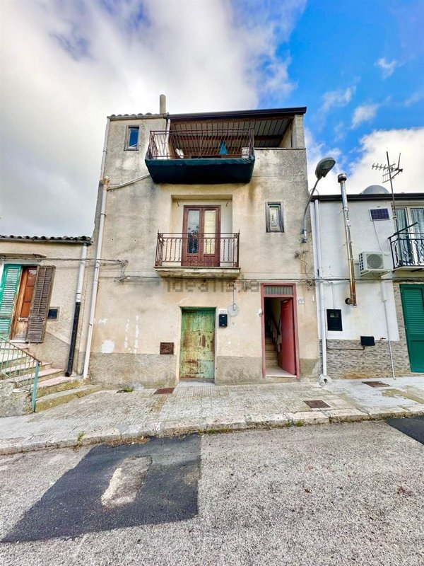 casa indipendente in vendita a Chiusa Sclafani