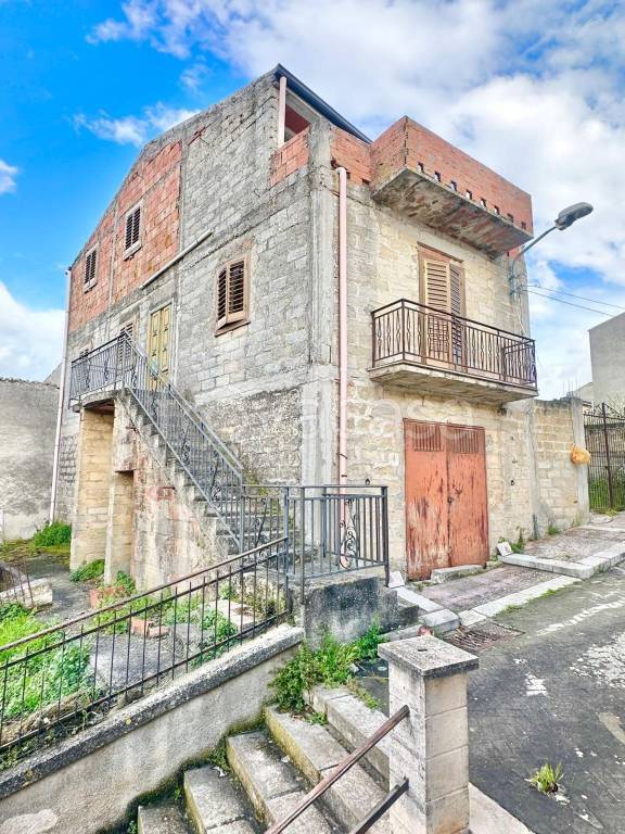 casa indipendente in vendita a Chiusa Sclafani