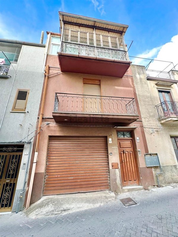 casa indipendente in vendita a Chiusa Sclafani