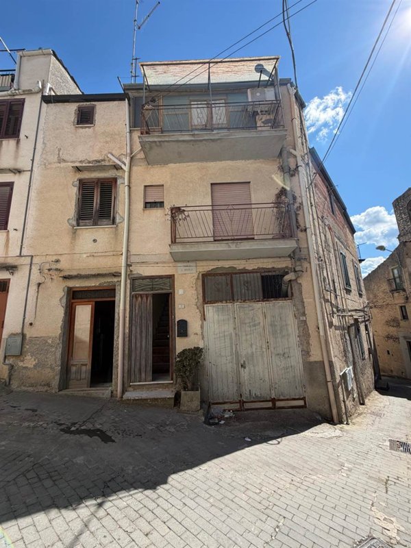casa indipendente in vendita a Chiusa Sclafani