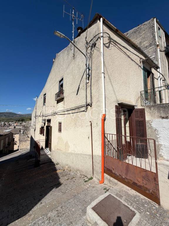 casa indipendente in vendita a Chiusa Sclafani