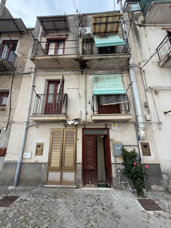 casa indipendente in vendita a Chiusa Sclafani