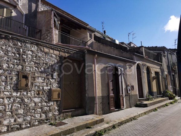 casa indipendente in vendita a Chiusa Sclafani