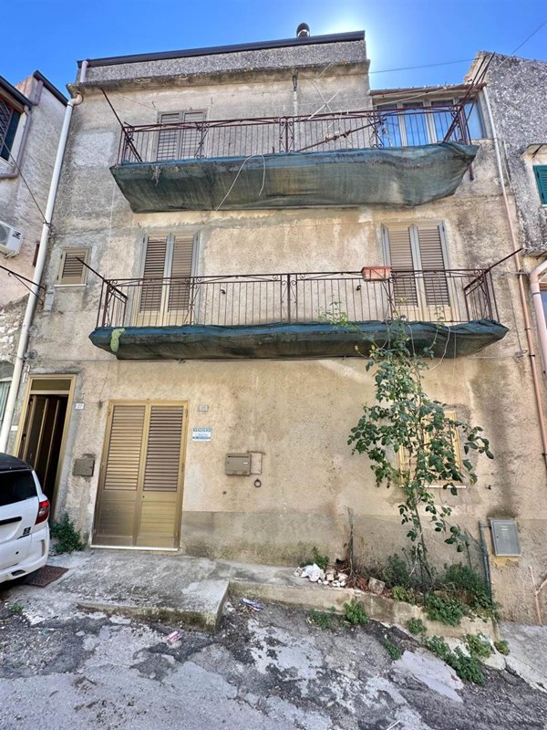 casa indipendente in vendita a Chiusa Sclafani