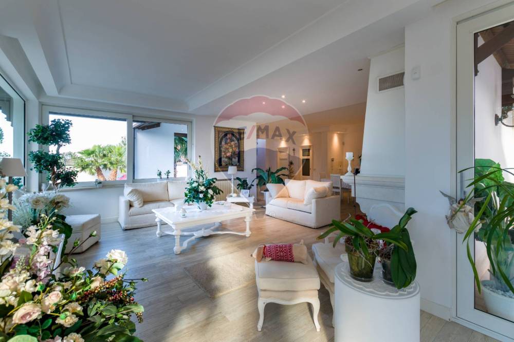 casa indipendente in vendita a Cinisi in zona Punta Raisi