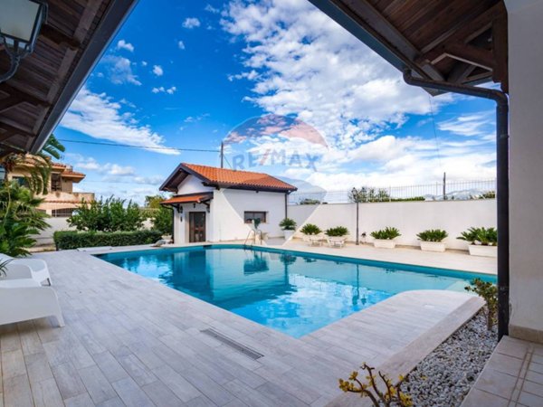 casa indipendente in vendita a Cinisi in zona Punta Raisi