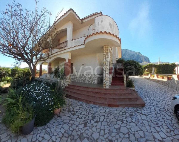 casa indipendente in vendita a Cinisi in zona Punta Raisi