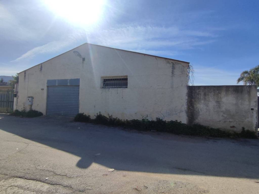locale commerciale in vendita a Cinisi