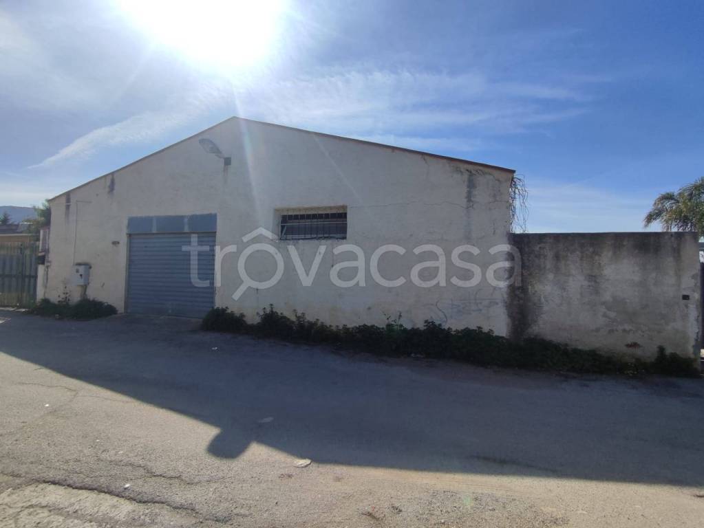 locale commerciale in vendita a Cinisi
