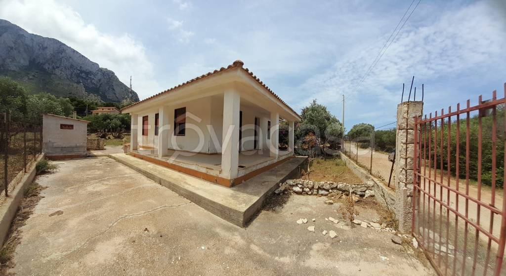 casa indipendente in vendita a Cinisi