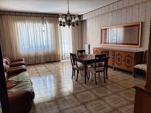 esavano in vendita a Cinisi