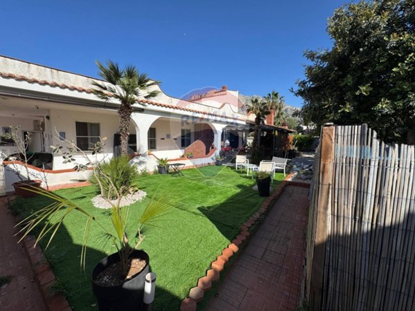 casa indipendente in vendita a Cinisi