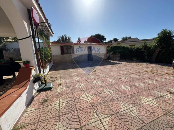 casa indipendente in vendita a Cinisi