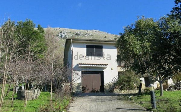 casa indipendente in vendita a Cinisi in zona Punta Raisi