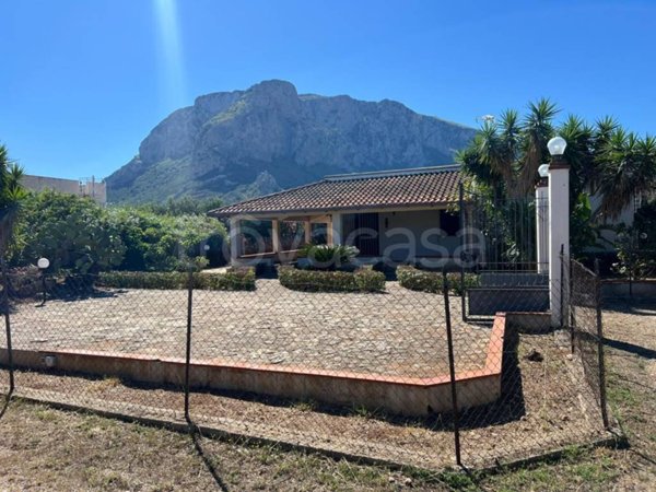 casa indipendente in vendita a Cinisi