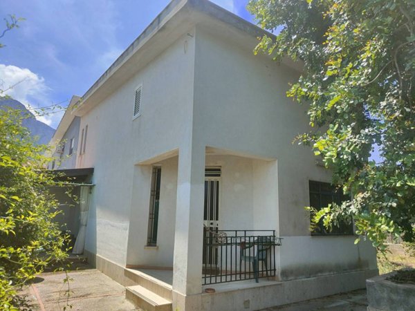 casa indipendente in vendita a Cinisi