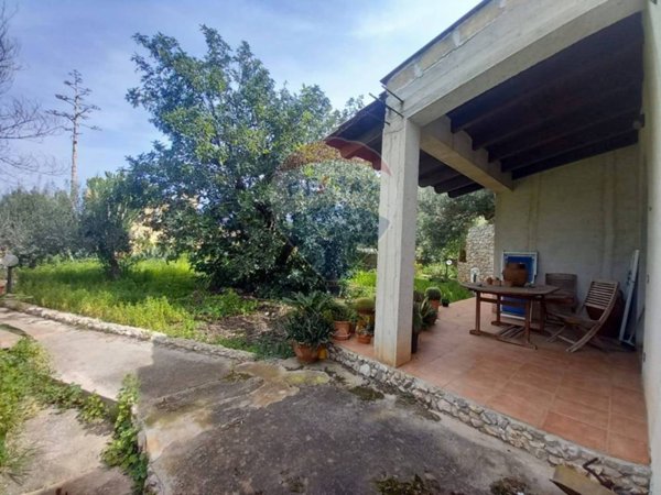 casa indipendente in vendita a Cinisi