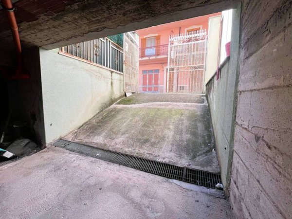 locale di sgombero in vendita a Cinisi