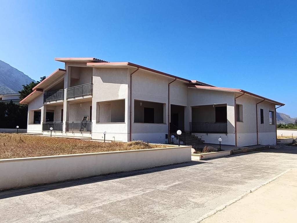 casa indipendente in vendita a Cinisi
