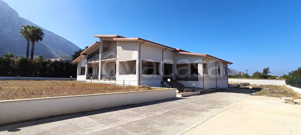 casa indipendente in vendita a Cinisi