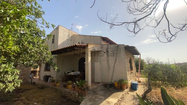 casa indipendente in vendita a Cinisi