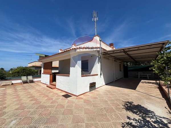 casa indipendente in vendita a Cinisi