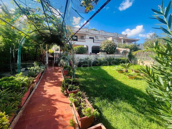 casa indipendente in vendita a Cinisi