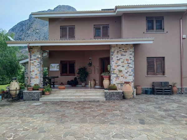 casa indipendente in vendita a Cinisi