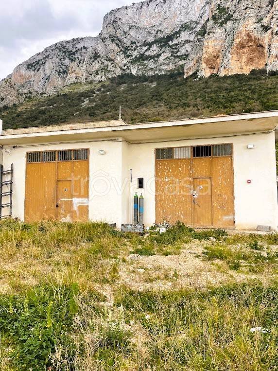 locale commerciale in vendita a Cinisi