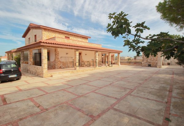 casa indipendente in vendita a Cinisi