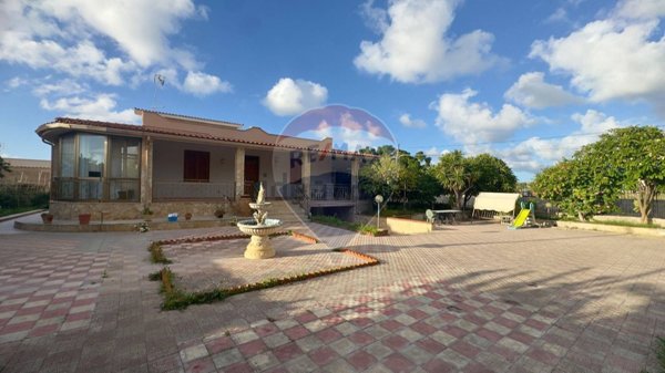 casa indipendente in vendita a Cinisi